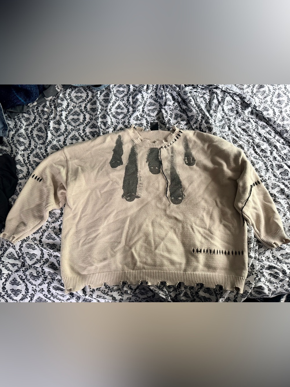 Unisex Distressed Falling Black Ghosts Sweater Sz L